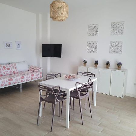 Appartamento Eleni 50M Spiaggia & Shopping Лидо Марини Екстериор снимка